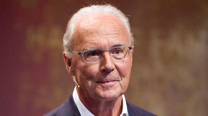 Franz Beckenbauer nimmt an einer öffentlichen Veranstaltung in Dortmund teil.
