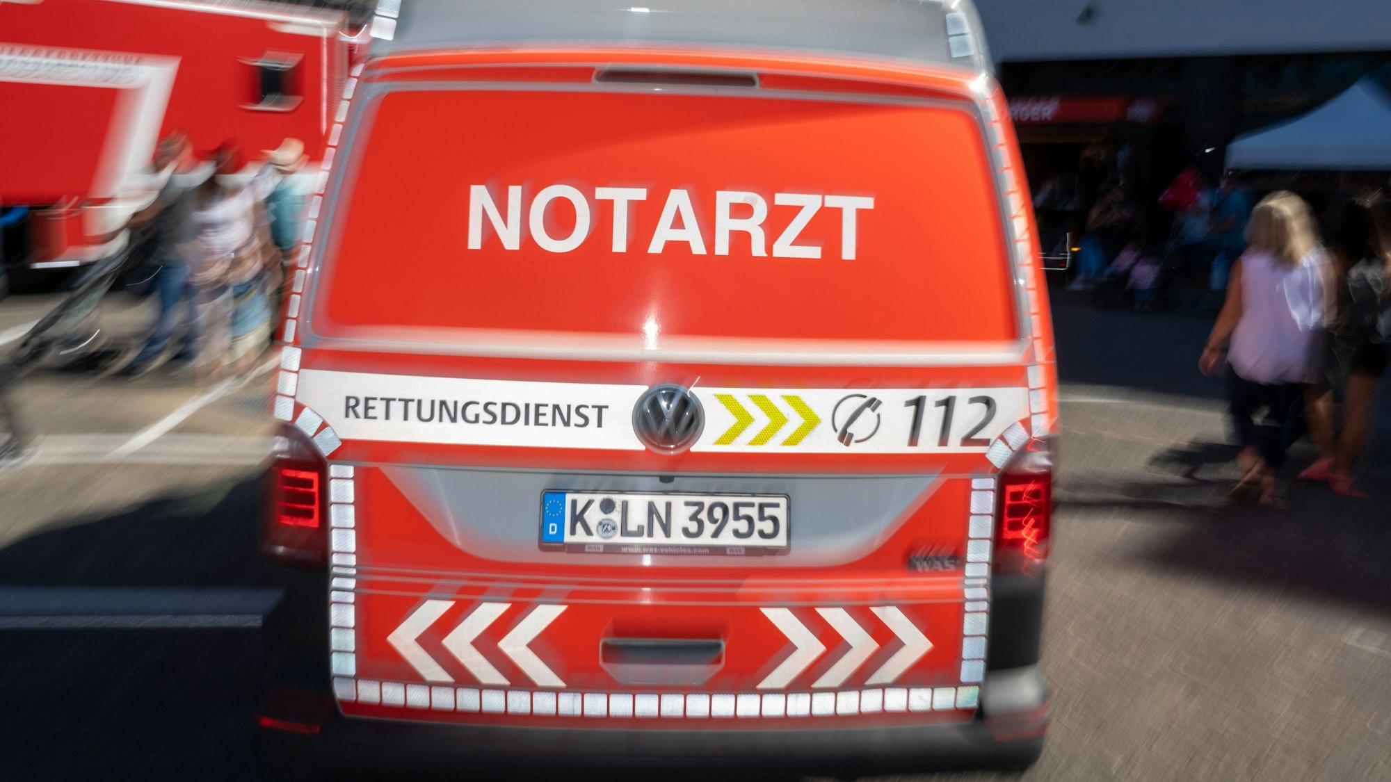 12.06.2022, Köln: Notarzteinsatzfahrzeug. Am Tag der Feuerwehr auf der Wache Scheibenstraße finden Vorführungen statt. Foto: Uwe Weiser