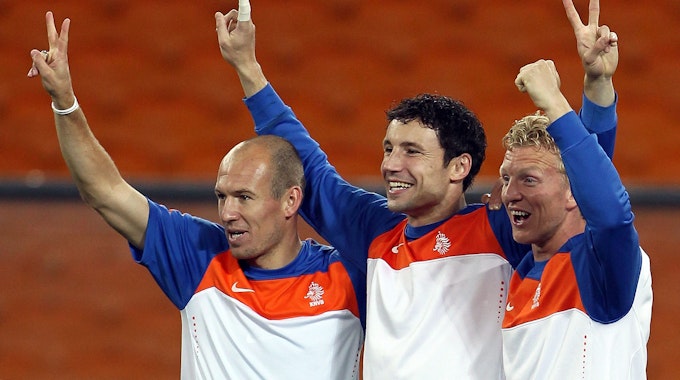 Arjen Robben, Mark van Bommel und Dirk Kuyt freuen sich im Training.