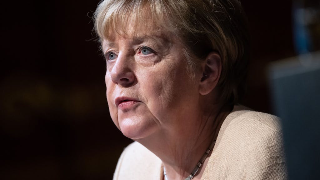 Angela Merkel (CDU, frühere Bundeskanzlerin, nimmt an einem Festakt zum 77-jährigen Bestehen der Süddeutschen Zeitung im Gärtnerplatztheater teil.