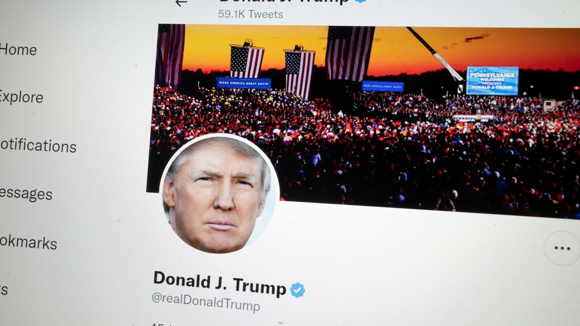Das Bild zeigt den Account des ehemaligen US-Präsidenten Trump auf Twitter.
