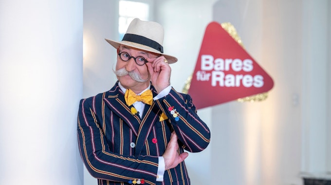 Horst Lichter, hier bei einem Fototermin für „Bares für Rares“, moderiert die ZDF-Trödelshow.