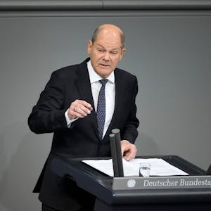 Bundeskanzler Scholz spricht im Deutschen Bundestag.&nbsp;
