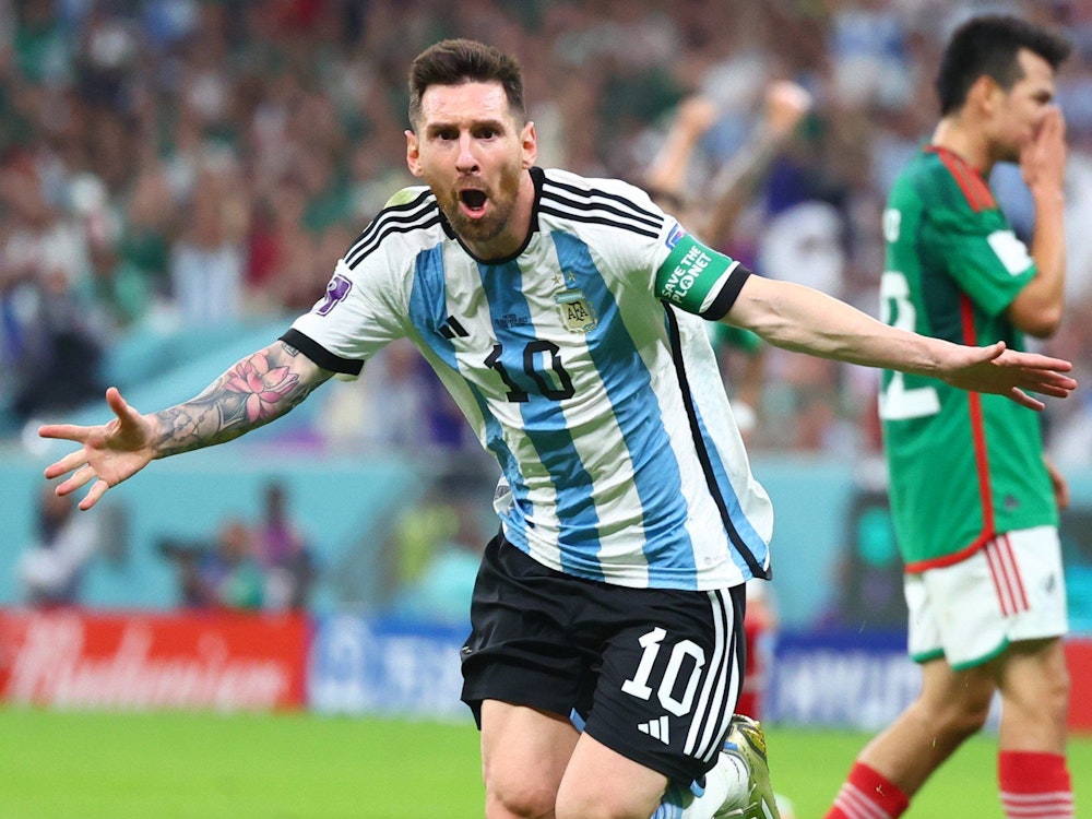 Lionel Messi von Argentinien jubelt nach seinem Treffer zum 1:0.