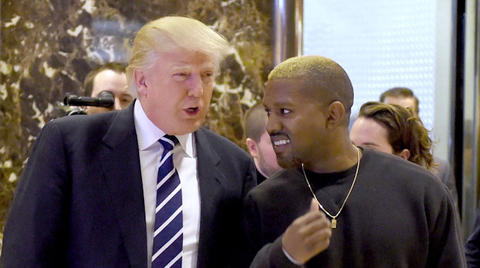 Ex-US-Präsident Donald Trump (l.) im Gespräch mit US-Rapper Kanye West.