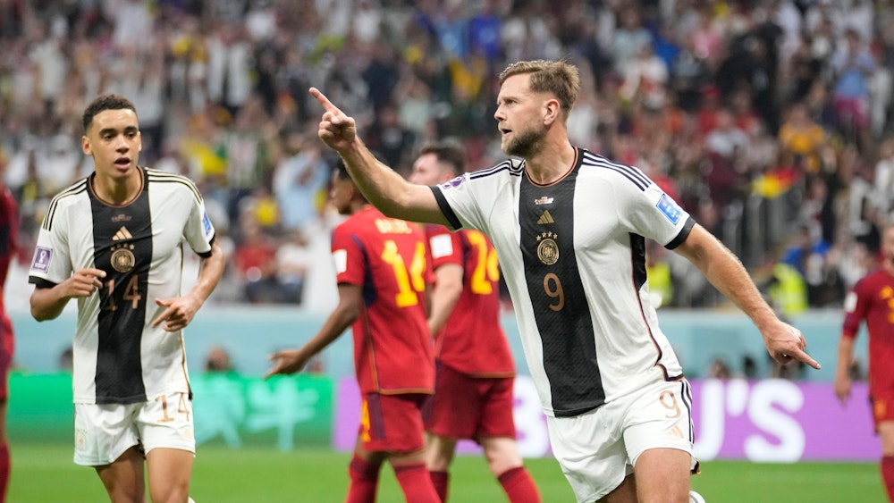 Niclas Füllkrug bejubelt sein Tor im WM-Spiel gegen Spanien.