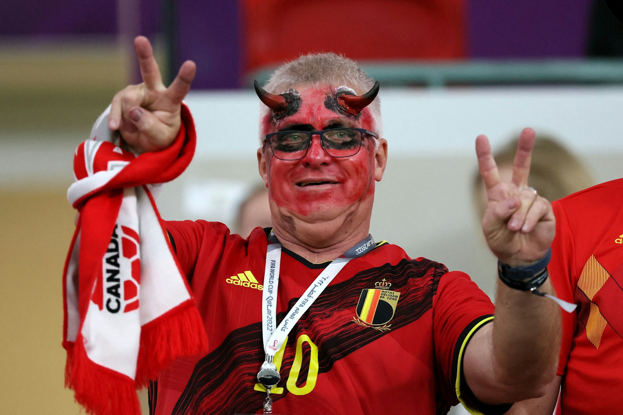 Ein Fan der belgischen Nationalmannschaft war als Teufel verkleidet, mit Hörnern auf der Stirn beklebt im Stadion.