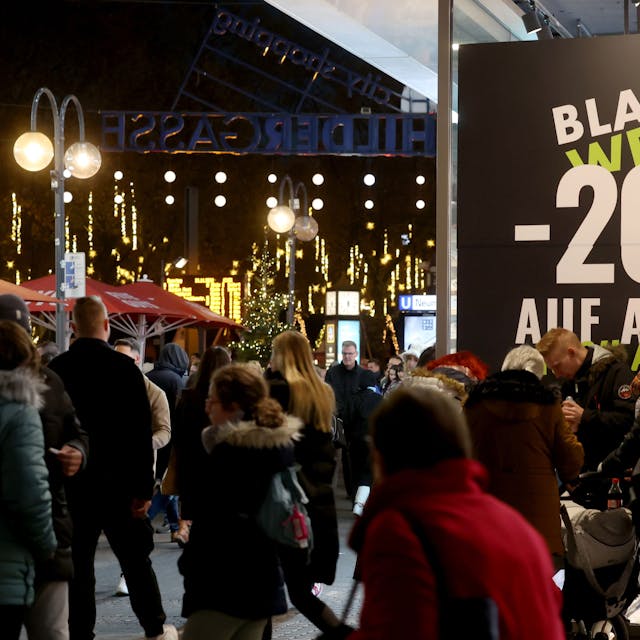 Shopping am 1. Adventswochenende auf der Kölner Schildergasse