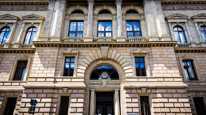 Blick auf den Haupteingang des Landgerichts Braunschweig. (Archivbild)