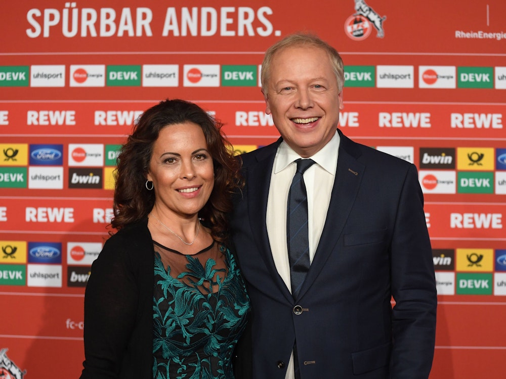 Journalist Tom Buhrow gemeinsam mit seiner Frau auf der Gala „70 Jahre 1. FC Köln“ am 17. November 2018.