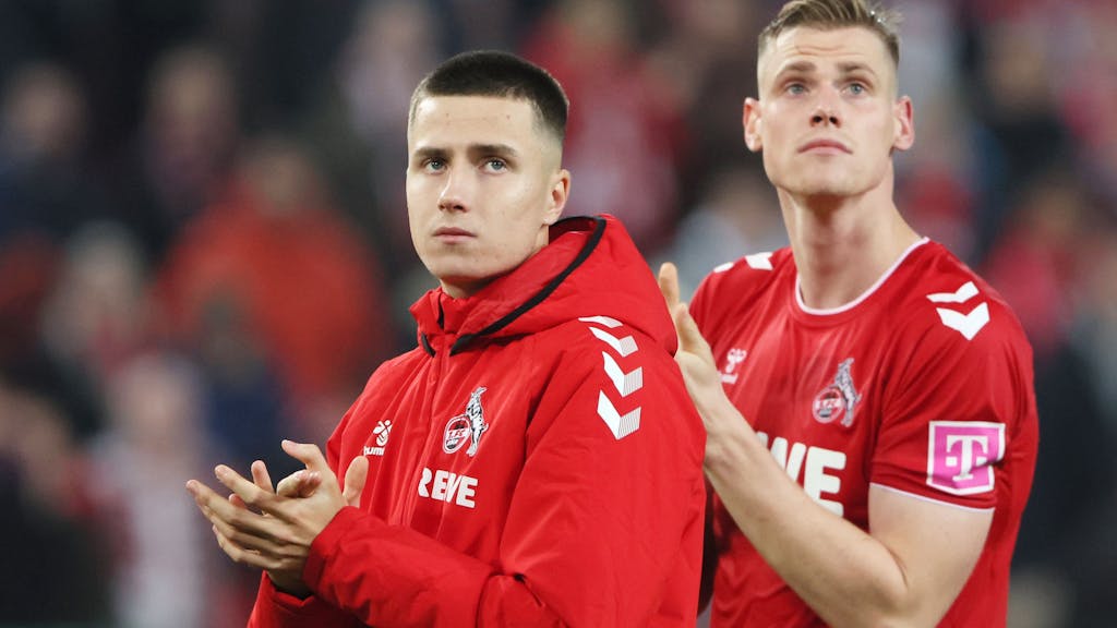 Denis Huseinbasic und Steffen Tigges bedanken sich bei den Fans des 1. FC Köln.