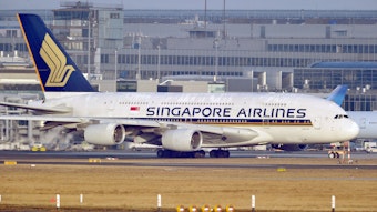 Ein Airbus A380 der Singapore Airlines rollt auf dem Flughafen Frankfurt. (Symbolbild)
