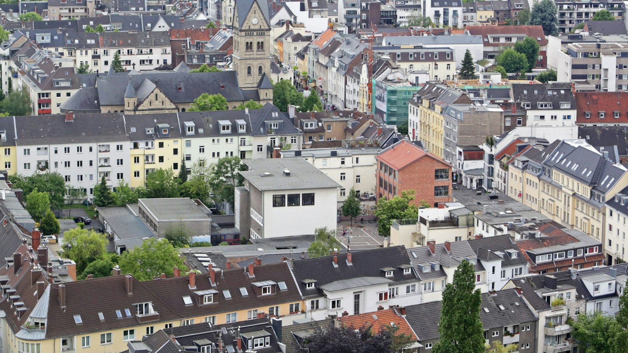 Luftaufnahme des Stadtteil Köln-Sülz, aufgenommen vom Uni-Center aus