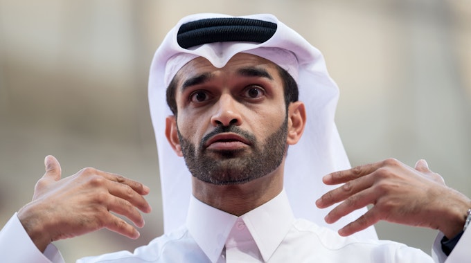 Der Generalsekretär des Organisationskomitees der Fußball-Weltmeisterschaft 2022, Hassan Al-Thawadi, nimmt am 04.01.2018 im Khalifa International Stadium in Doha (Katar) an einer Pressekonferenz teil.
