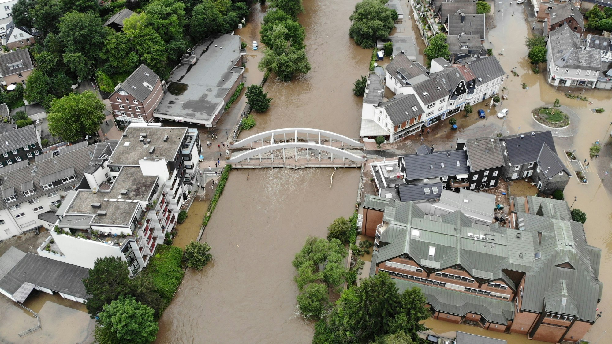 Luftaufnahme vom Wupper-Hochwasser in der Leichlinger Innenstadt im Juli 2021