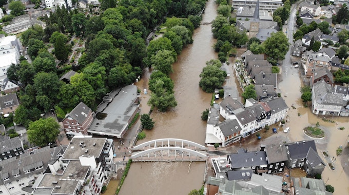 Luftaufnahme vom Wupper-Hochwasser in der Leichlinger Innenstadt im Juli 2021