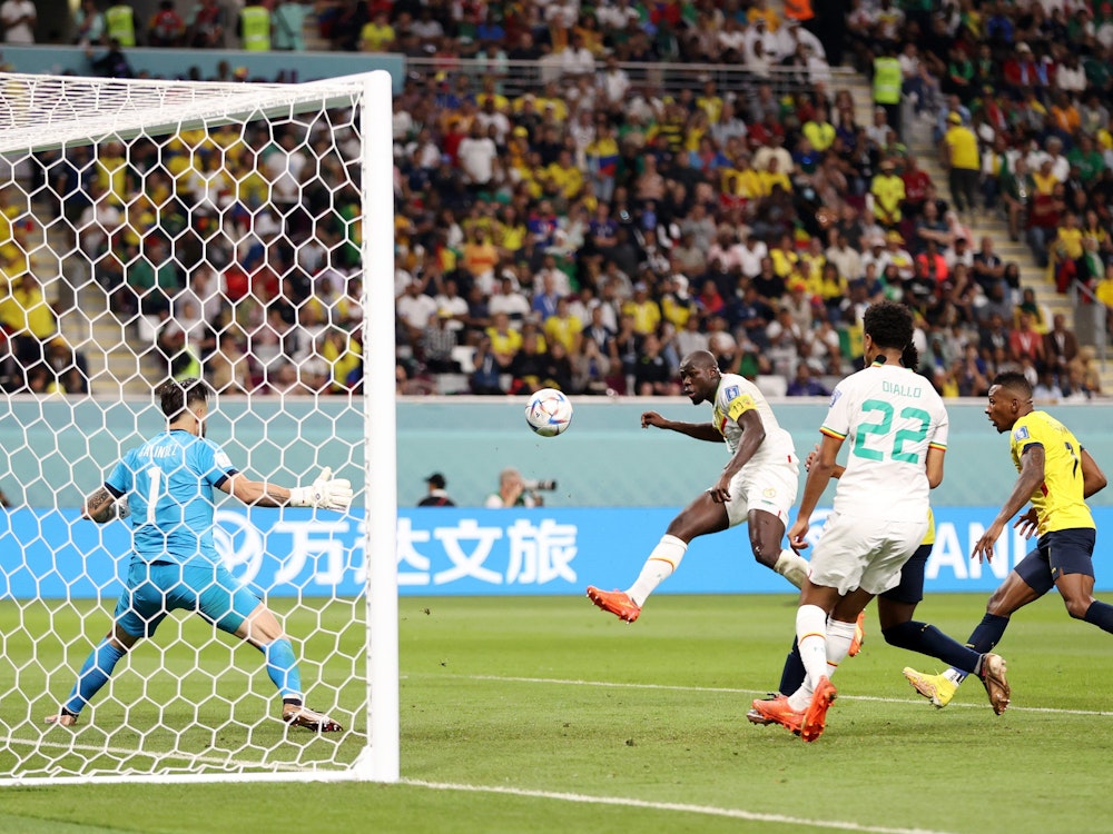 Kalidou Koulibaly erzielt im entscheidenden Moment sein erstes Tor für den Senegal und erzielt das 2:1 gegen Ecuador