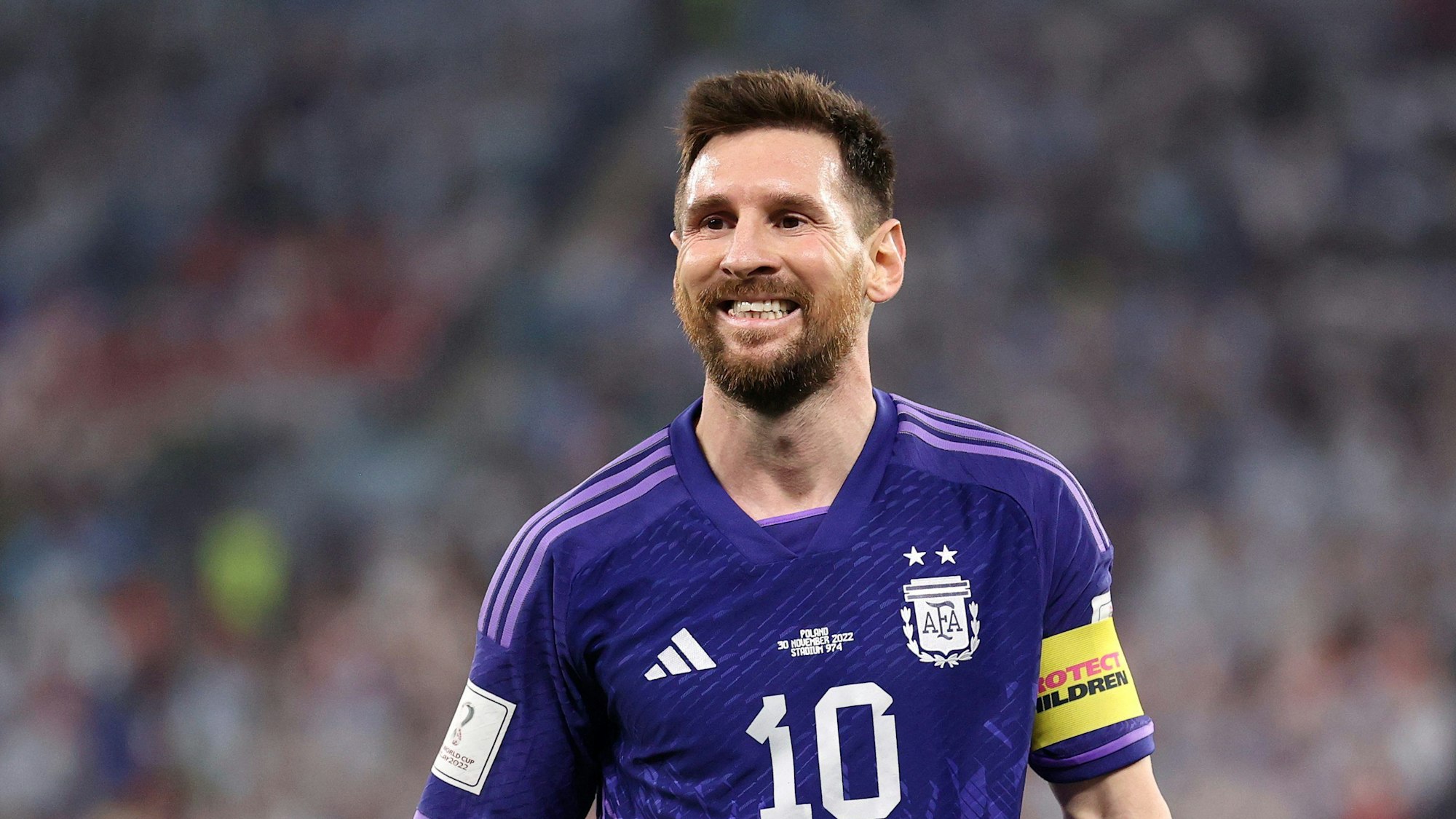 Lionel Messi zeigt im WM-Spiel gegen Polen Zähne.