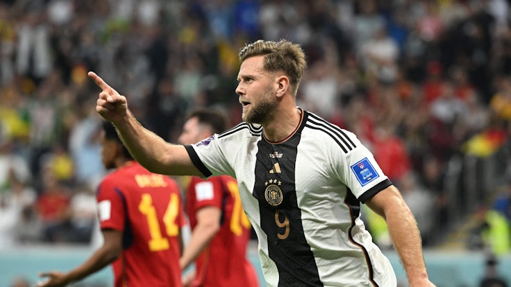 Niclas Füllkrug bejubelt sein Tor zum 1:1 im WM-Spiel gegen Spanien.