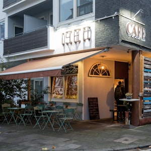 Die Front des Café 1980 in Köln
