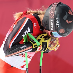 Roni Remme bei den Olympischen Spielen in Peking im Zielbereich nach dem Super-G der Frauen.