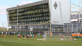 Borussia Mönchengladbach startet am 12. Dezember 2022 mit der Vorbereitung auf die zweite Saisonhälfte. Das Foto zeigt die Fohlen am 17. September bei einer Trainingseinheit auf dem Fohlenplatz im Borussia-Park.