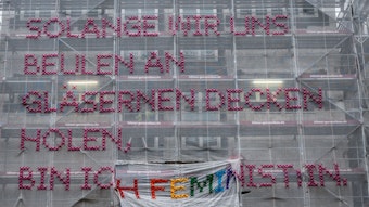 30.11.2022, Köln:Reparatur des SOLANGE-Kunstwerks an der Uni Köln. Foto: Uwe Weiser