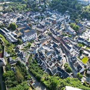 Das Luftbild zeigt die Kernstadt von Bad Münstereifel.