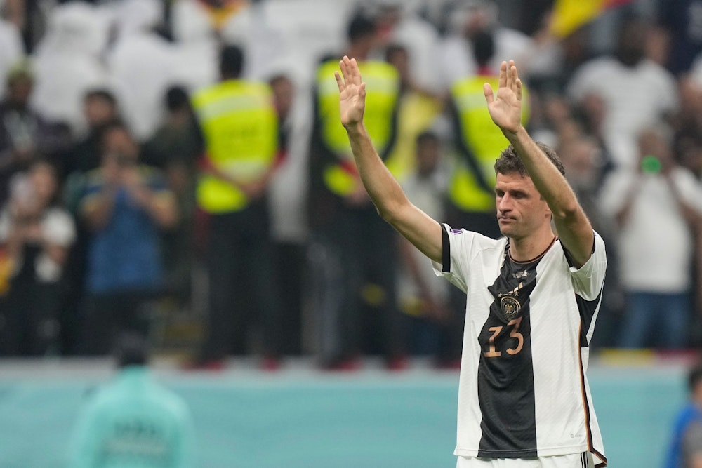 Thomas Müller bedankt sich nach dem WM-Aus von Deutschland gegen Costa Rica bei den deutschen Fans.