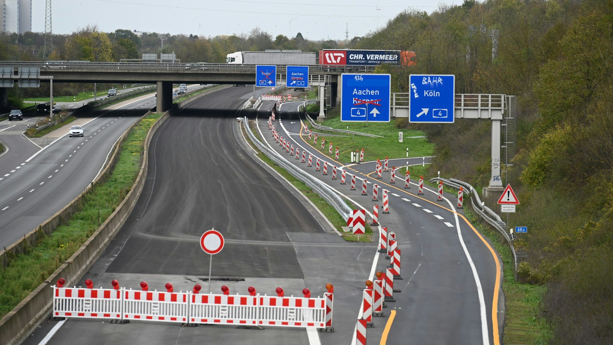 Am Sonntag soll die Autobahn 61 zwischen Erftstadt und Bergheim wieder komplett in Richtung Venlo befahrbar sein. Die monatelangen Bauarbeiten sind früher fertig als geplant.