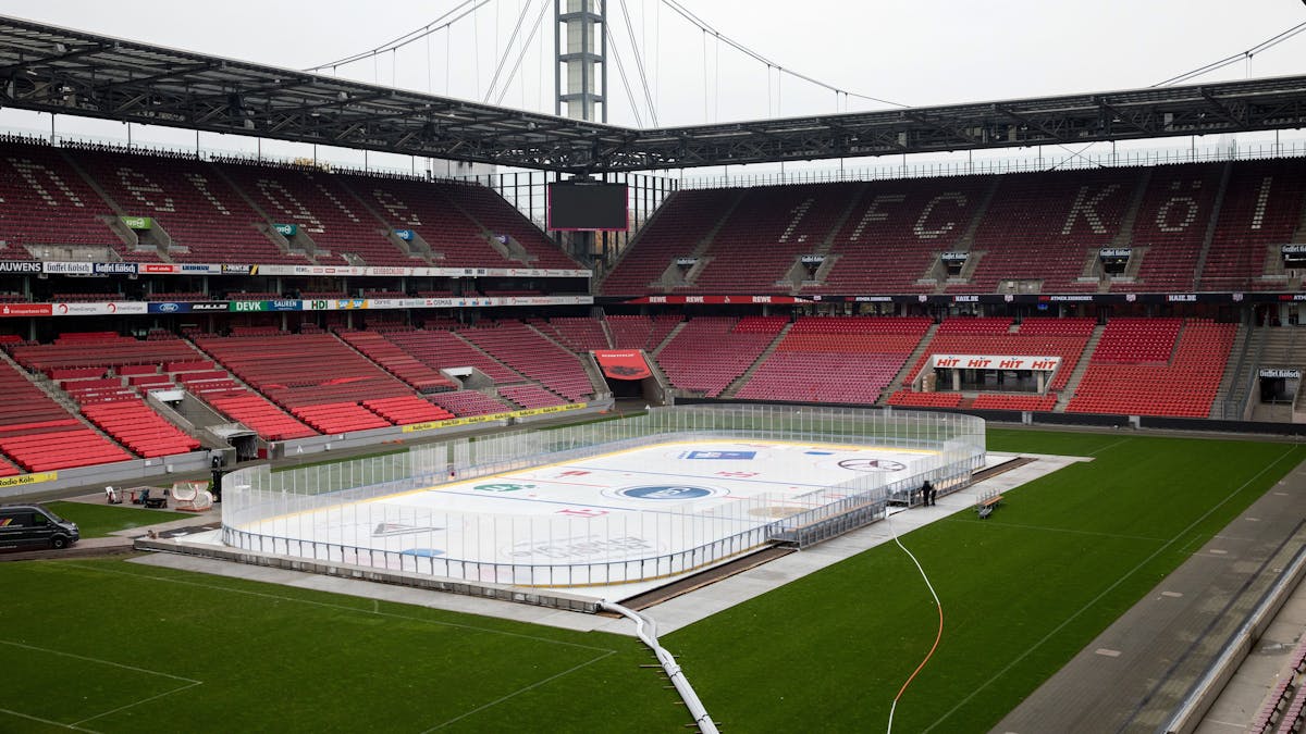 Eisfläche im Kölner Stadion vor dem Winter Game.
