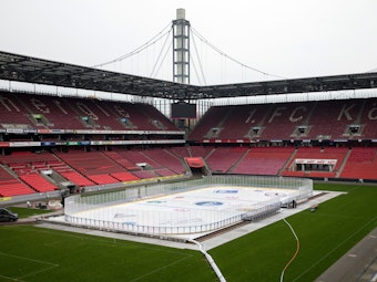 Eisfläche im Kölner Stadion vor dem Winter Game.