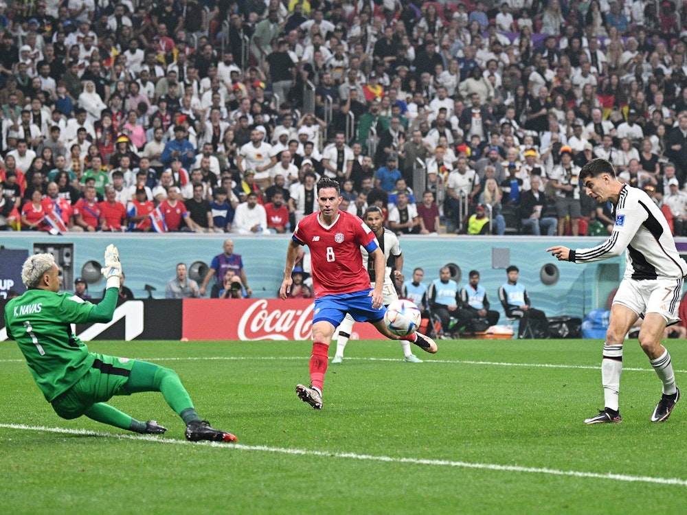 Kai Havertz trifft zum 2:2 für Deutschland im WM-Vorrundenspiel gegen Costa Rica.