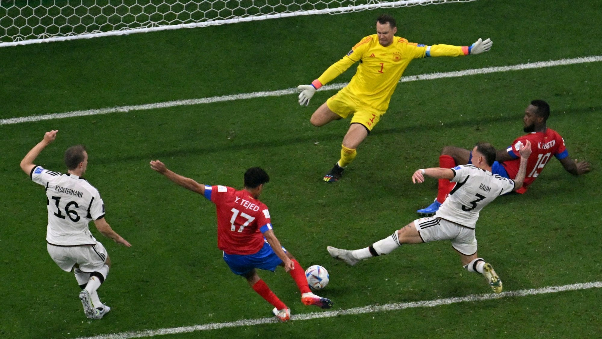 Yeltsin Tejeda trifft für Costa Rica zum 1:1 gegen Deutschland.