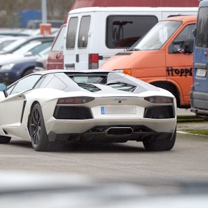 Seien Lamborghini (hier ein Symbolfoto) muss sich der Rennfahrer vom Abschleppdienst zurückholen.