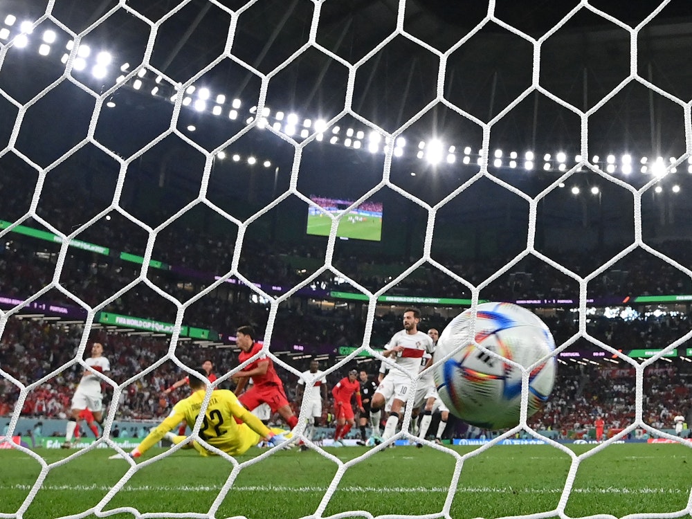 Hwang Hee-chan erzielt das Tor zum 2:1 für Südkorea im WM-Vorrundenspiel gegen Portugal.