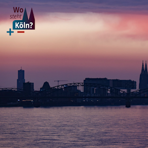 Das Bild zeigt den Blick auf Köln in der Dämmerung, zu sehen sind der Dom, die Brücken und die Kranhäuser.