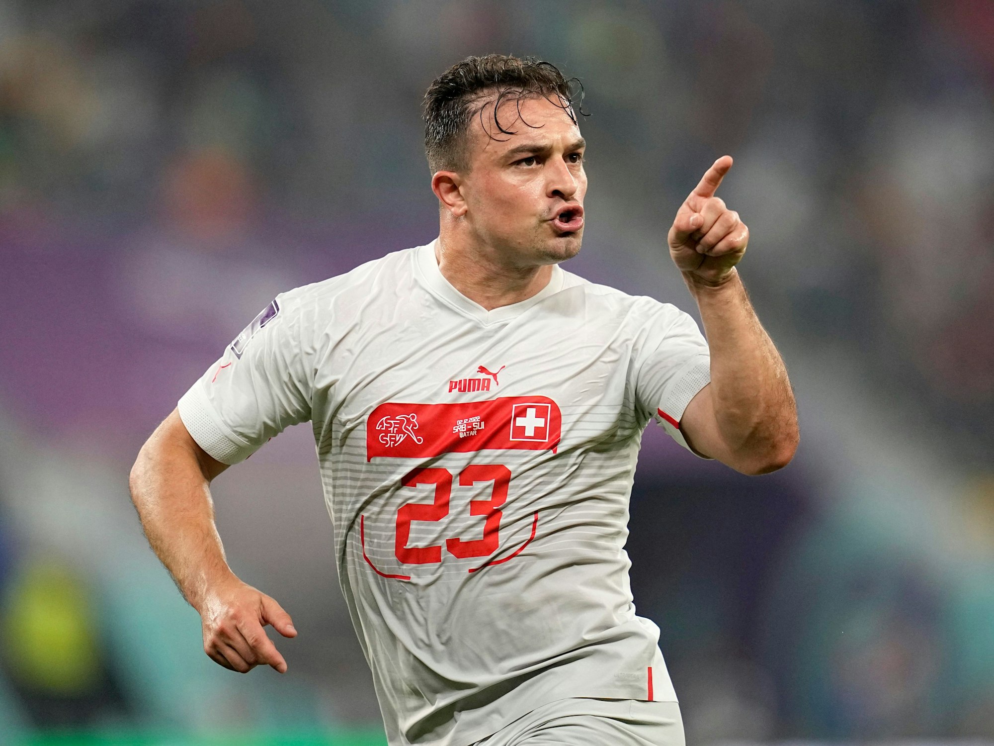 Xherdan Shaqiri jubelt über seinen Treffer zum 1:0 im WM-Vorrundenspiel der Schweiz gegen Serbien.