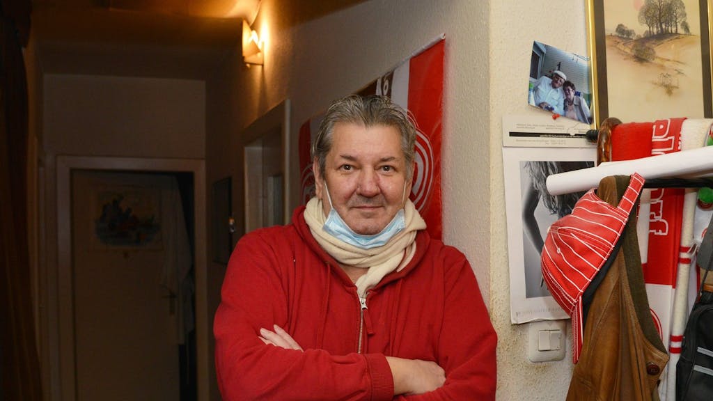 Keine Heizung in der Berger Str. 12.
Harald Berndt in seiner kalten Wohnung.



















































.

 











