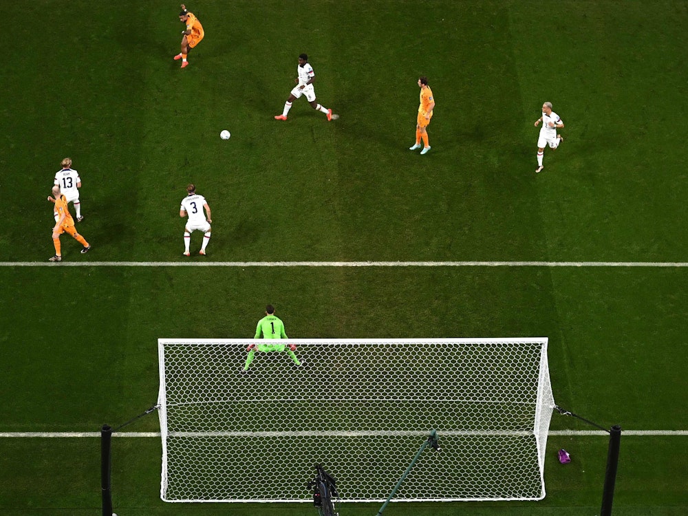 Memphis Depay erzielt gegen die USA den ersten Treffer der K.o.-Runde bei der WM 2022 und bringt die Niederlande früh auf Kurs.