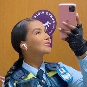 Daniela Gaviria zeigt sich auf Instagram nicht nur bei der Arbeit als Verkehrs-Polizistin.