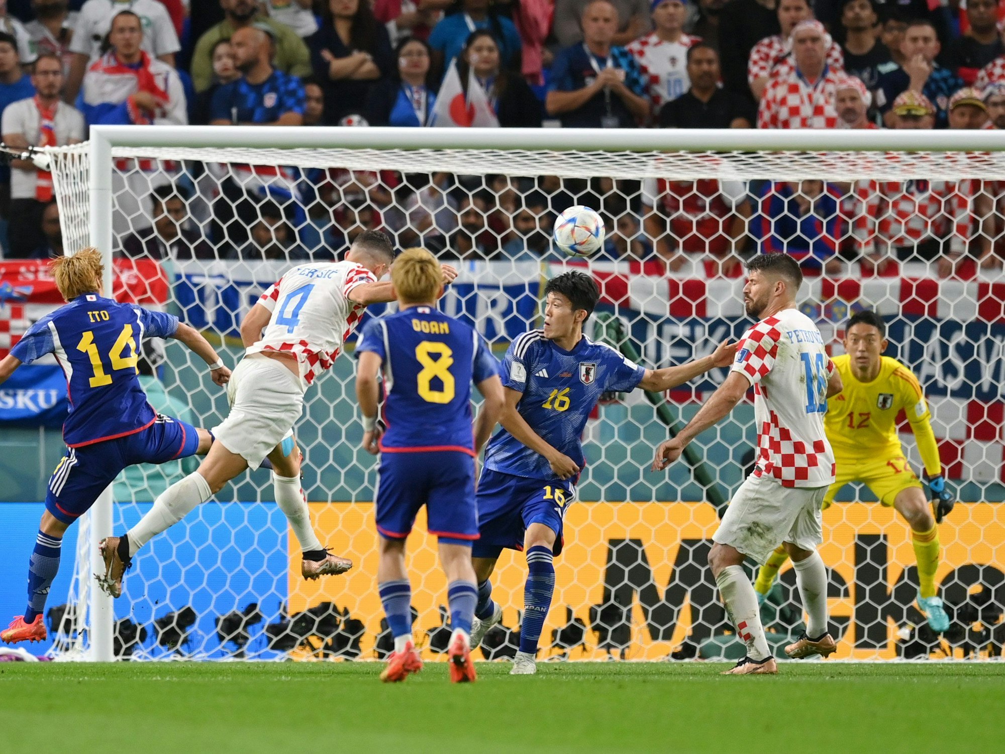 Ivan Perisic erzielt das Tor zum 1:1 für Kroatien im WM-Achtelfinale gegen Japan.