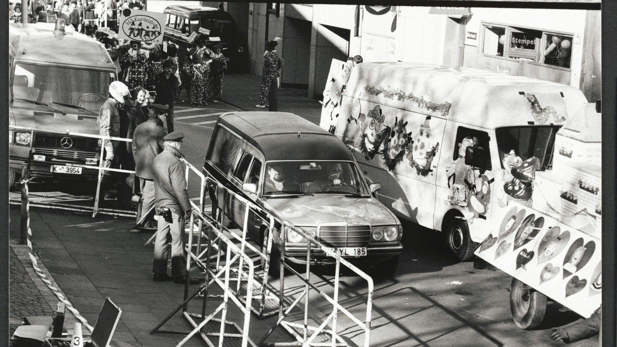 Ein schwarz-weiß-Foto vom Tatort.