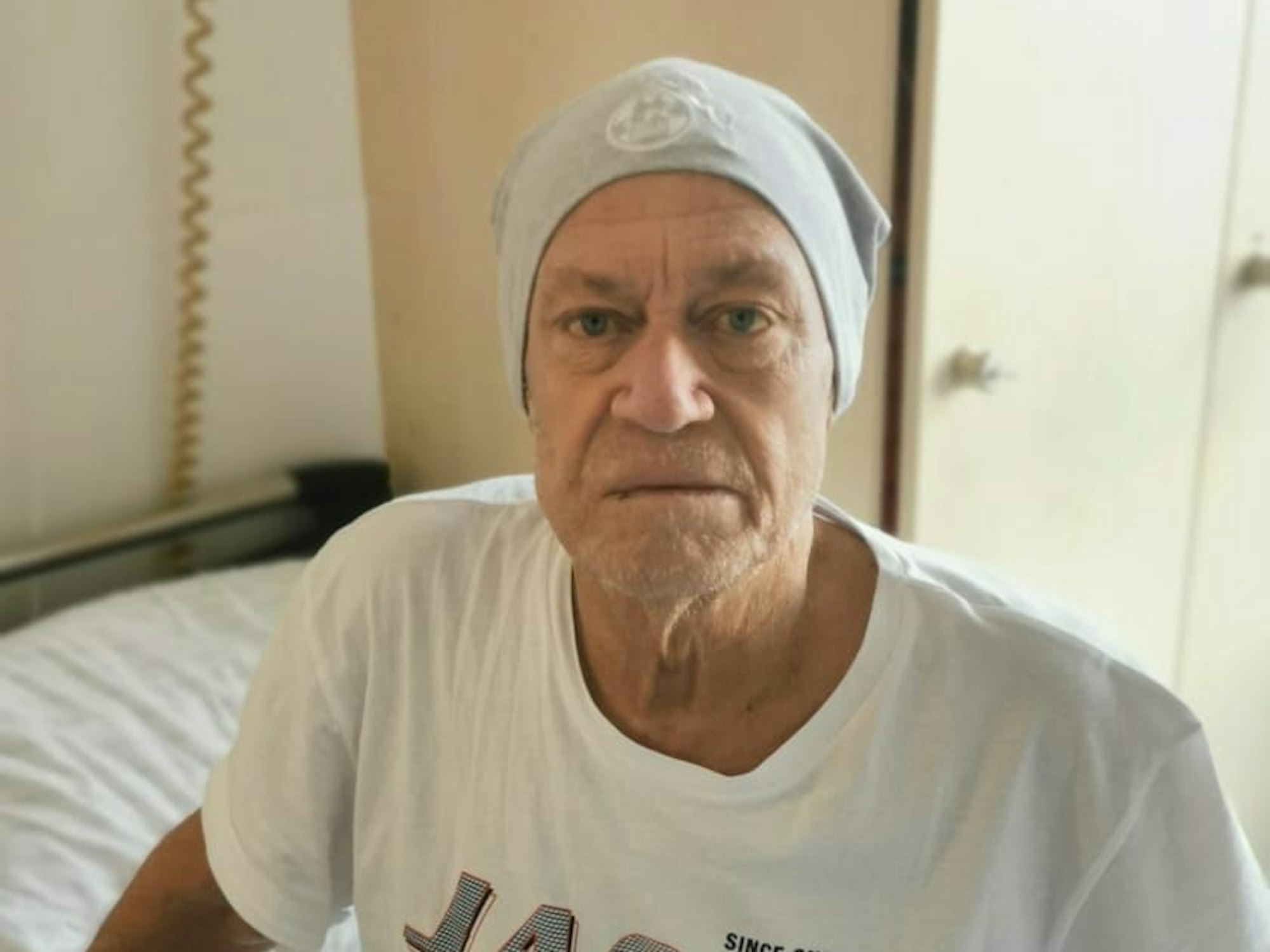 Johann Schmitz (76) in der Kölner Uniklinik: Er ist an Leukämie erkrankt.