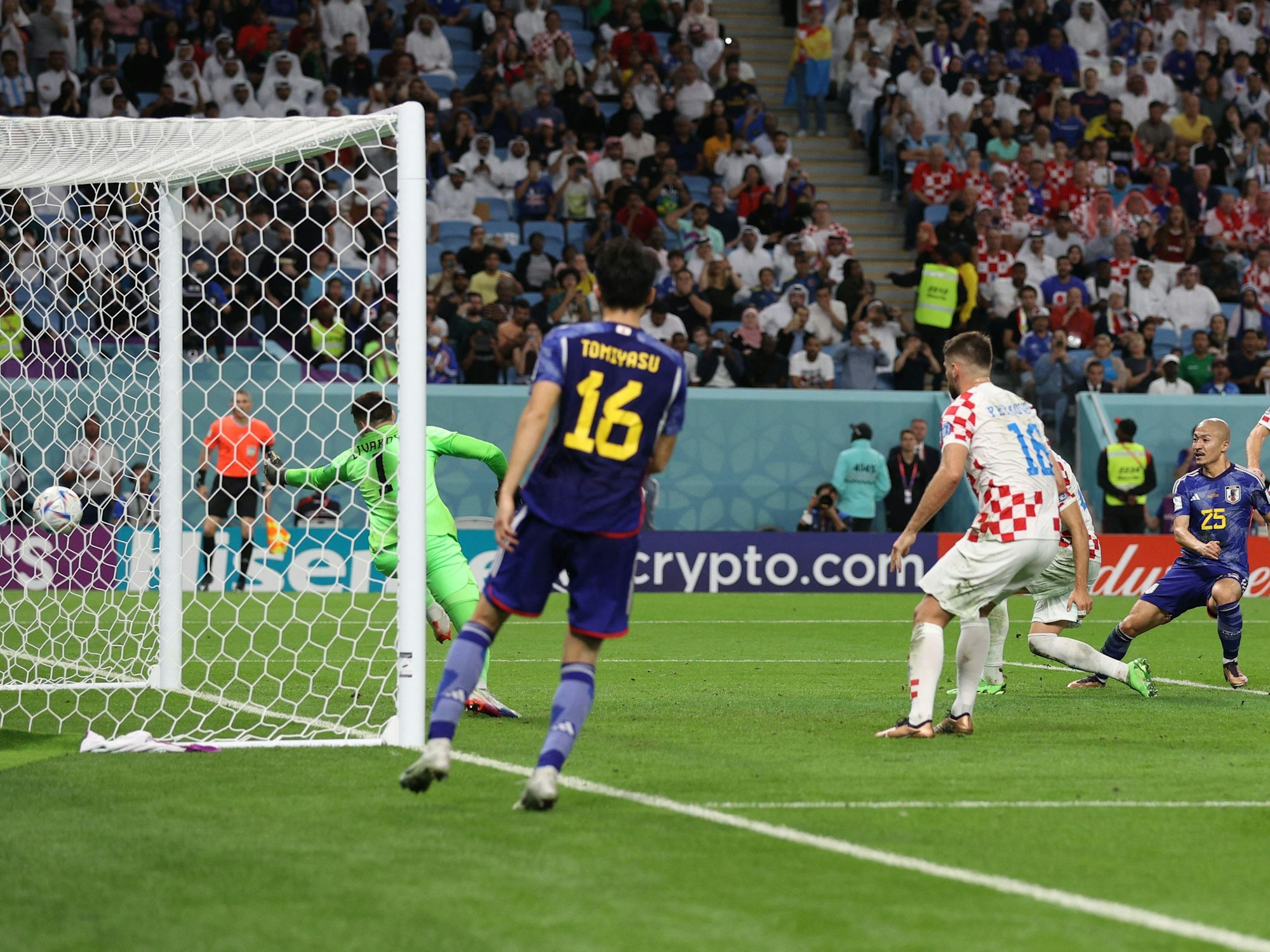 Daizen Maeda erzielt das Tor zum 1:0 für Japan im WM-Achtelfinale gegen Kroatien.