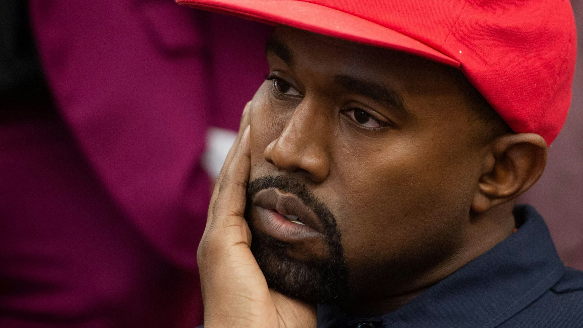 Kanye West im Oktober 2018 bei einem Treffen mit Donald Trump in Washington D.C.