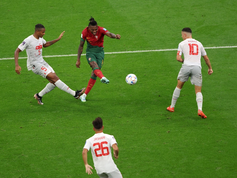 Rafael Leao erzielt das Tor zum 6:1 für Portugal im WM-Achtelfinale gegen die Schweiz.