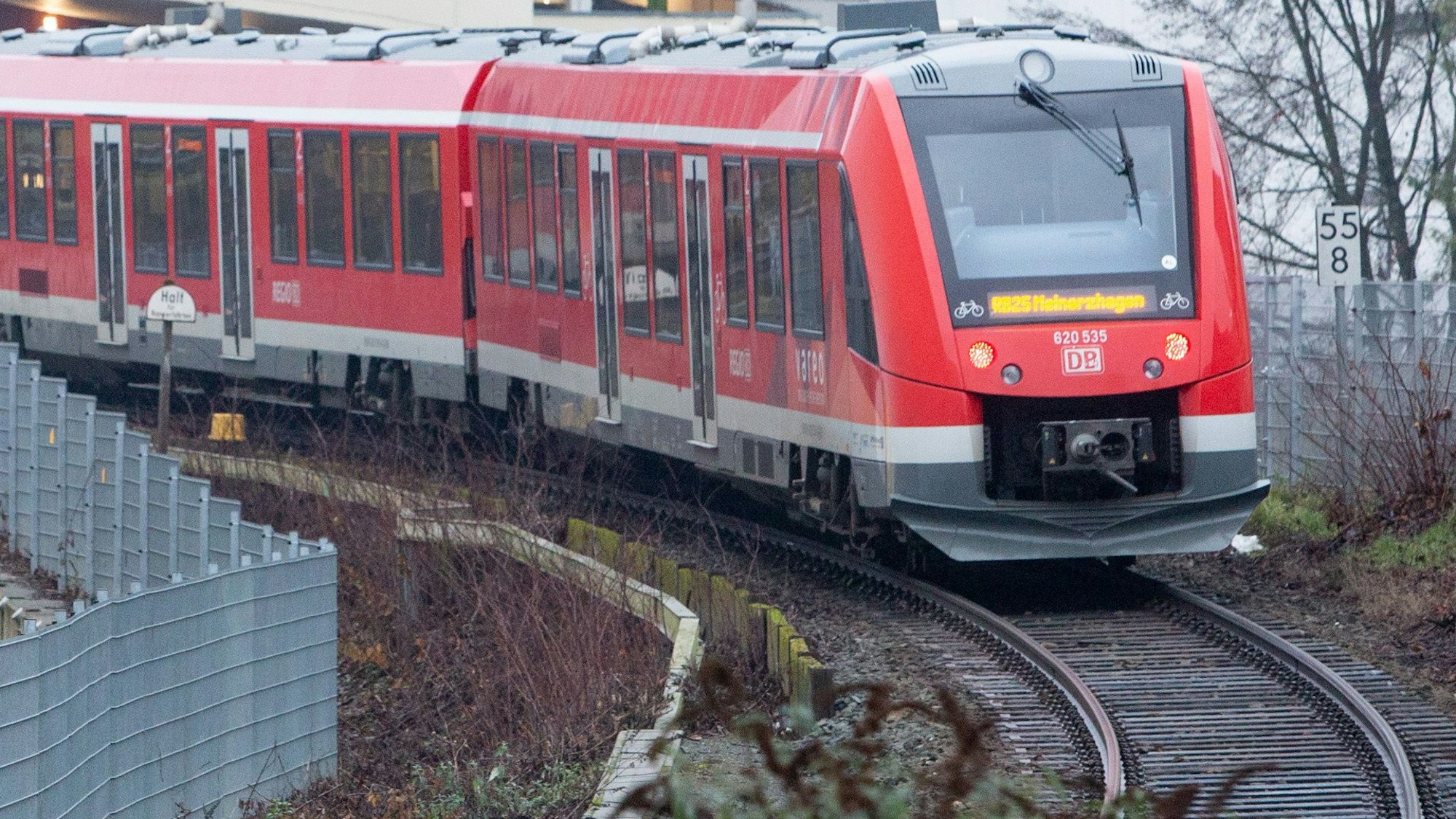 Die Oberbergische Bahn rollt im Januar seltener.