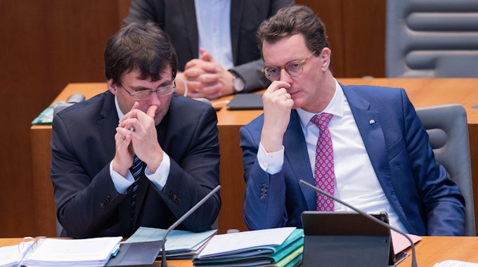 Hendrik Wüst (CDU), Ministerpräsident von Nordrhein-Westfalen, und Marcus Optendrenk (CDU), Minister der Finanzen