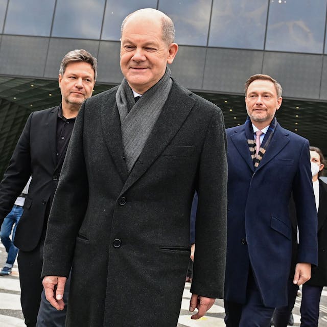 Olaf Scholz (SPD) mit Robert Habeck (Grüne) und Christian Lindner (FDP).